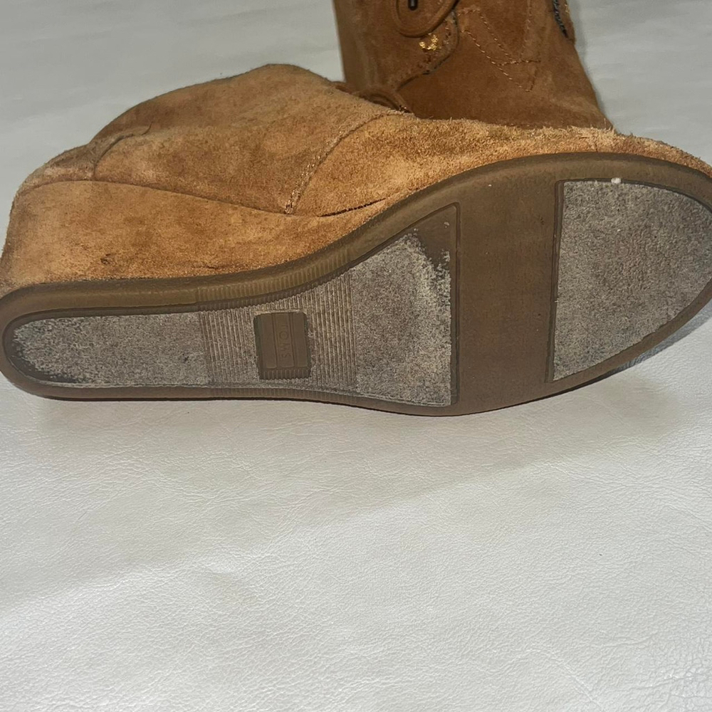 TOMS, Camel color suede wedge ankle boots #boho #preppy #vintage - Picture 5 of 6